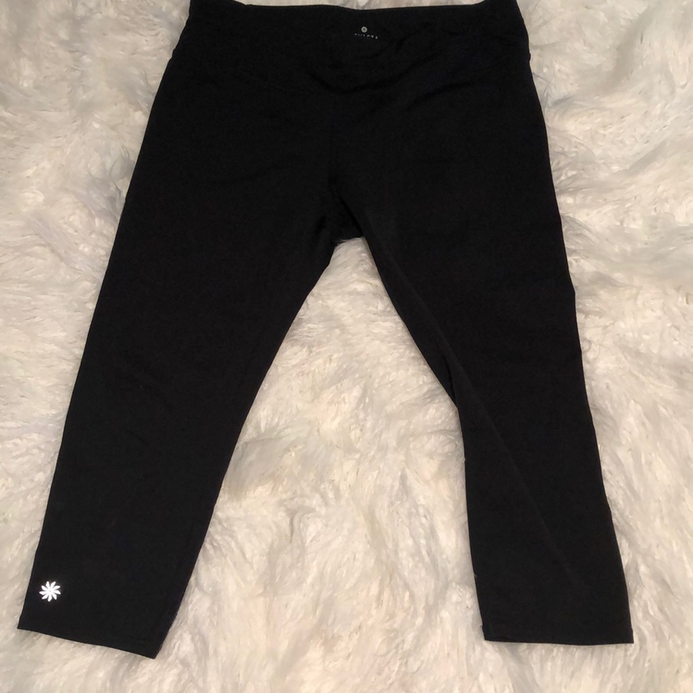 Athleta black cropped leggings size large